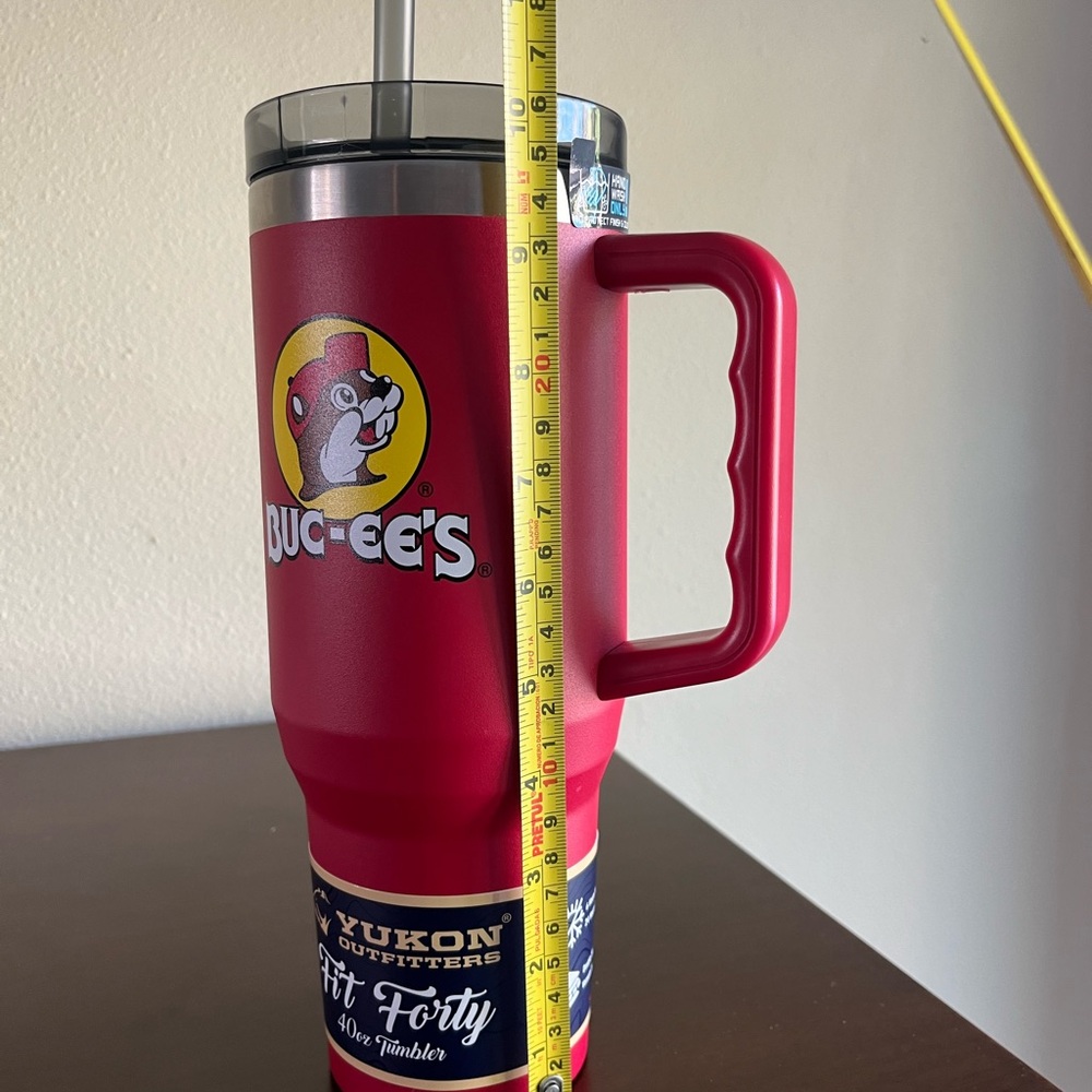 Buc-ee’s 40oz Insulated Tumbler with Handle & Straw – Yukon Outfitters New.